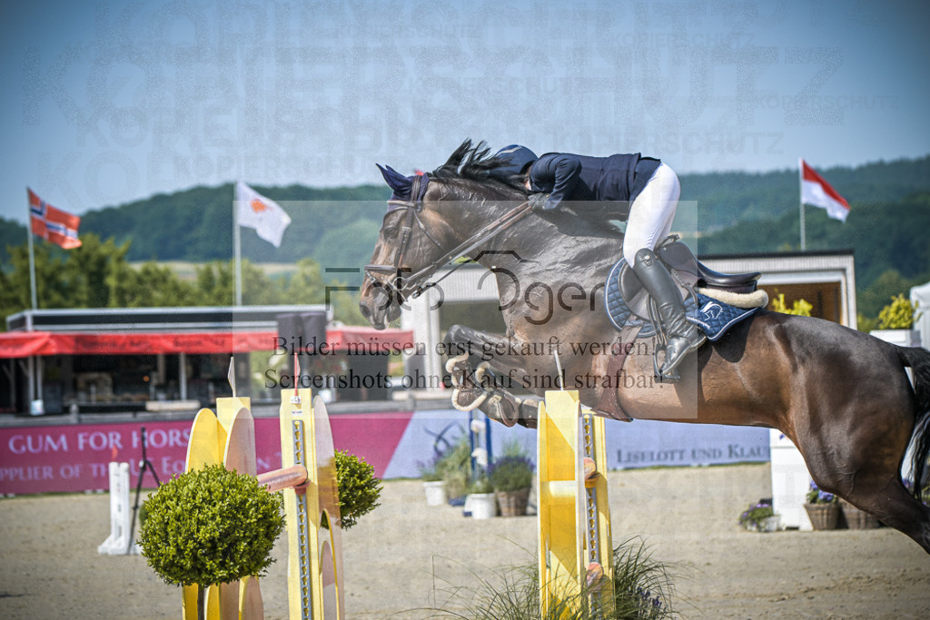 DOS_6005 | Entdecke hochwertige Reitturnierfotos von Foto Oger. Professionell, emotional und authentisch – jetzt Lieblingsmomente im Shop bestellen.Deutschlandweite Turnierfotografie. - Realisiert mit Pictrs.com
