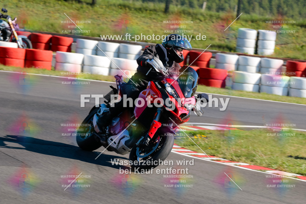 Moto-TeamOBK-21224 | Hier findet Ihr Bilder von Touristenfahrten auf der Nürburgring Nordschleife oder von anderen Veranstaltungen die ich besucht habe. Viel Spass beim Durch Schauen 