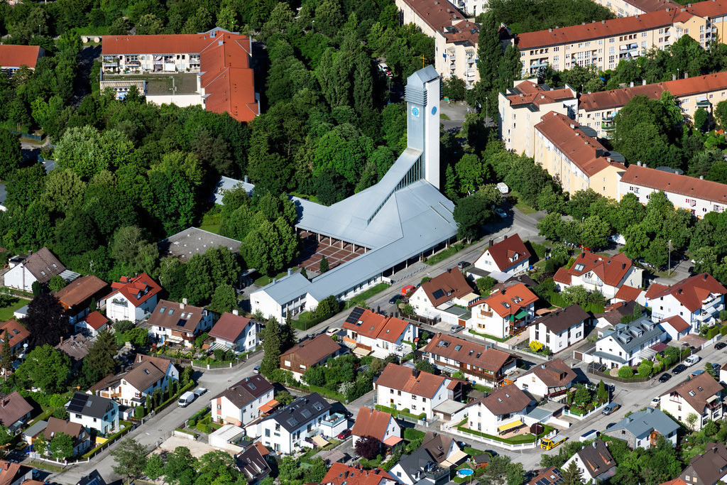 dr__0092067.jpg | MüNCHEN 12.06.2022 Kirchengebäude St. Katharina von Siena an der Straße Pferggasse in München im Bundesland Bayern, Deutschland. // Church building St. Katharina von Siena in Munich in the state Bavaria, Germany. Foto: Daniel Reiter