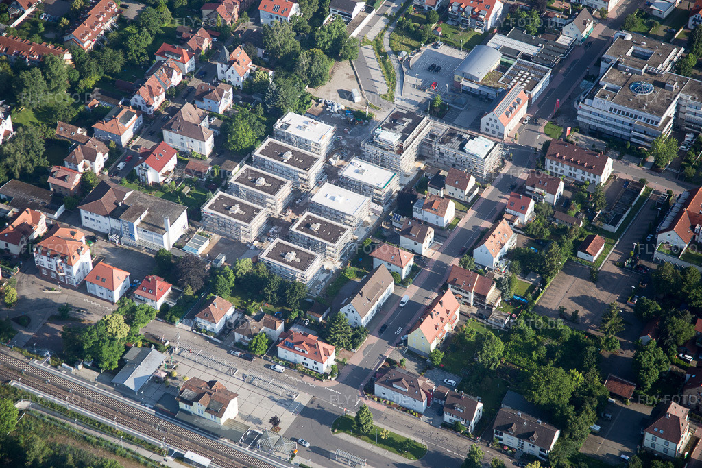 Luftbild: Gebäude- Ensemble- Baustellen zum Neubau eines Stadtquartiers 'Im Stadtkern' in Kandel im Bundesland Rheinland-Pfalz in Deutschland. Foto: IMG_089999.jpg vom 26.06.2016 durch Werner Riehm/FLY-FOTO.de