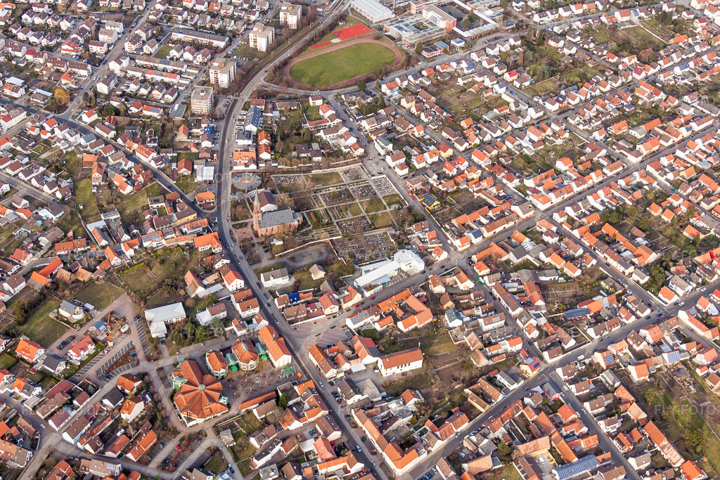 Luftbild: Verlauf der Straßenführung Karlsruher Straße im Ortsteil Linkenheim in Linkenheim-Hochstetten im Bundesland Baden-Württemberg in Deutschland. Foto: IMG_24584.jpg vom 27.02.2010 durch Werner Riehm/FLY-FOTO.de