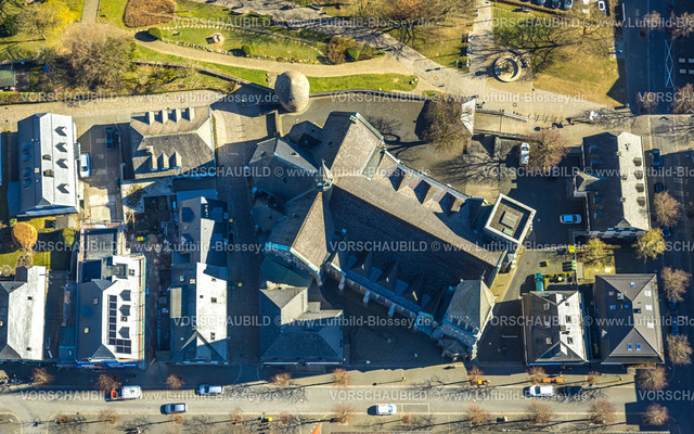 Olpe250307983Mitte | Luftbild, kath. Kirche St. Martinus, Stadtmauer mit Engelsturm, Senkrechtaufnahme, Olpe-Stadt, Olpe, Sauerland, Nordrhein-Westfalen, Deutschland
