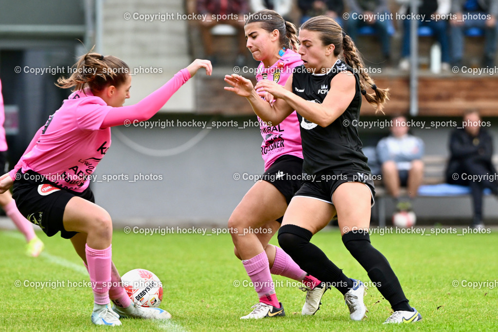 Carinthians LIWOdruck Hornets vs. FC Pinzgau Saalfelden | #15 Marie Sophie Klocker Carinthians Hornets, #9 Alicia Morgenstern Carinthians Hornets, #15 Emily Collier FC Pinzgau Saalfelden, Carinthians LIWOdruck Hornets vs. FC Pinzgau Saalfelden, Carinthians LIWOdruck Hornets vs. FC Pinzgau Saalfelden am 13.10.2024 in Sachsenburg (Sportplatz Sachsenburg), Austria, (Photo by Bernd Stefan)