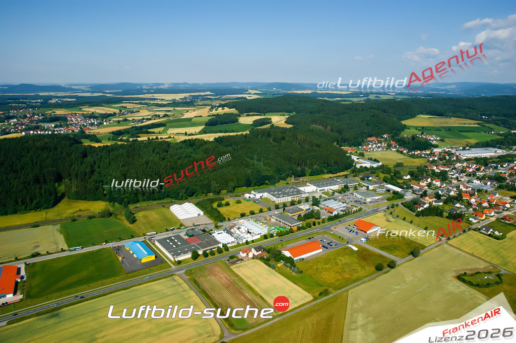 Die Luftaufnahme der Stadt Stockheim wurde vom UL-Flugzeug heraus erstellt ( keine Drohne )- hohe Auflösung für beste Qualität