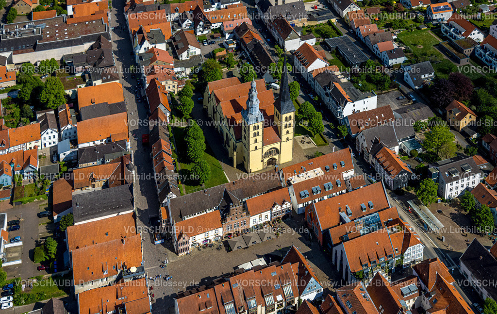 Lemgo240505482 | Luftbild, Altstadt Lemgo, alte Hansestadt mit historischem Stadtkern und der evangelisch-lutherischen Kirche St. Nicolai, Rathaus und Marktplatz, Häuser mit roten Dächern, Lemgo, Lemgo, Ostwestfalen, Nordrhein-Westfalen, Deutschland