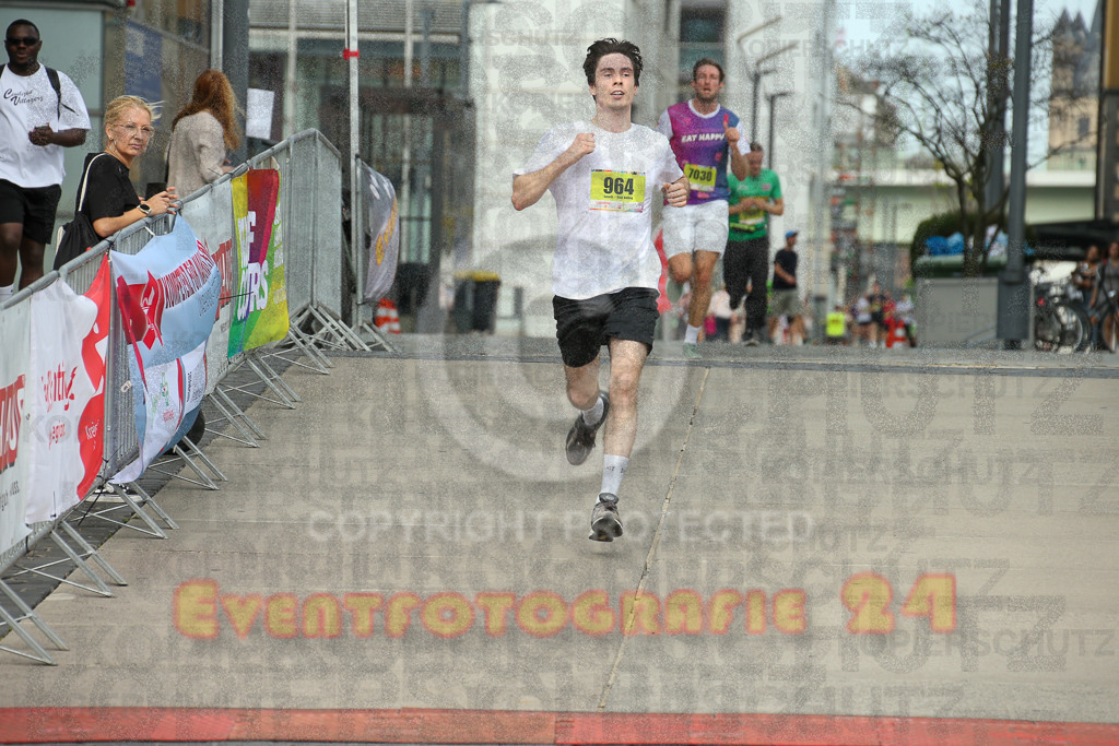 250920_1321_EX1_4117 | Sportfotografie im Rhein-Sieg Kreis, Köln, Bonn, NRW, Rheinland Pfalz, Hessen, etc. Unser Tätigkeitsfeld umfasst den Laufsport vom Volkslauf über den Marathon, Duathlon, Triathon bis zum Ultralauf wie Kölnpfad Ultra oder Schindertrail.