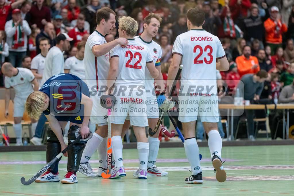 HK_20250118_101794 | 1/4 Finale 1. Bundesliga Halle Herren Crefelder HTC - Zehlendorfer Wespen am 18.1.2025 Halle Glockenspitz, Krefeld , Linus Michler ( Crefelder HTC #7 ) , LangHeinrich Finn ( Crefelder HTC #22 ) , Niklas Wellen ( Crefelder HTC 10 ) , Boomes Anton ( Crefelder HTC #23 )