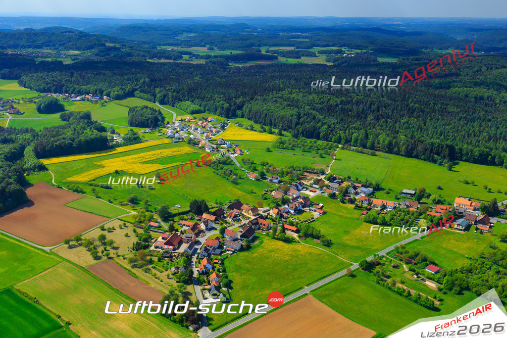 Die Luftaufnahme Kleingesee - Gößweinstein wurde vom UL-Flugzeug (keine Drohne) aus fotografiert.Hohe Druck- Auflösung-die Geschenkidee!
