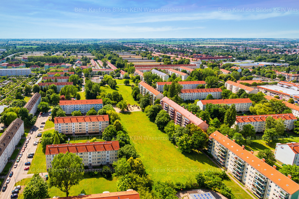 Magdeburg Stadtfeld MWG Fröbelstraße-0167 | Die Magdeburger Platte® - das sind die schönsten Luftbilder von Magdeburg & Sachsen-Anhalt auf Acryl, Leinwand oder zum Download. Das ist Luftbildfotografie & Luftbildaufnahmen mit Drohne & Flugzeug.  - Realisiert mit Pictrs.com