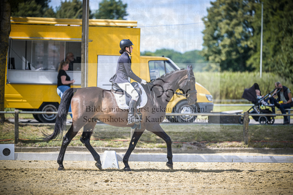 DOS_6987 | Entdecke hochwertige Reitturnierfotos von Foto Oger. Professionell, emotional und authentisch – jetzt Lieblingsmomente im Shop bestellen.Deutschlandweite Turnierfotografie. - Realisiert mit Pictrs.com