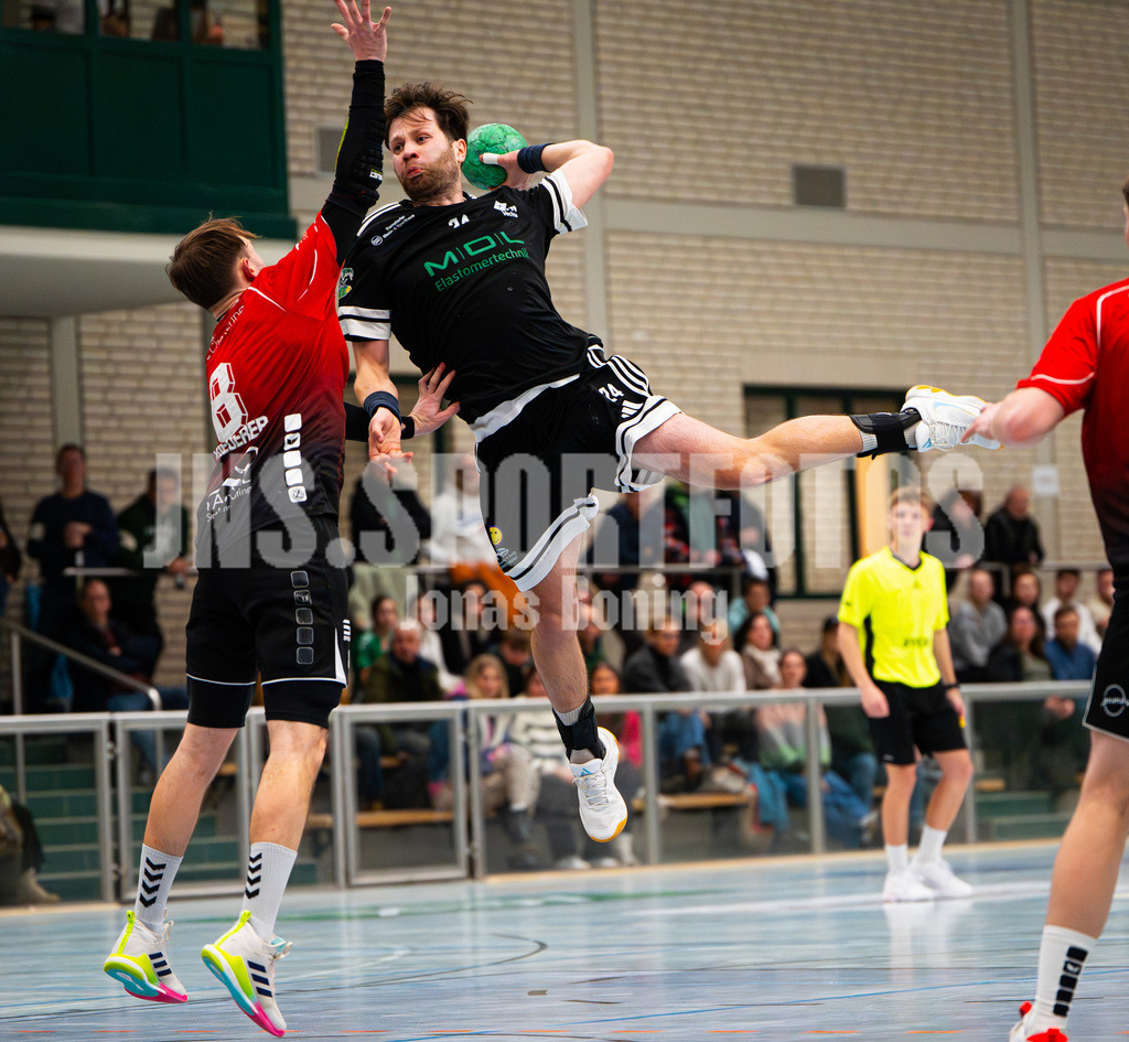 Handball I Herren I Saison 2025-2026 I Verbandsliga West I 13. Runde I SFN Vechta - HSG Varel II I 7824 | Jan Linne (24, SFN Vechta) - Realisiert mit Pictrs.com