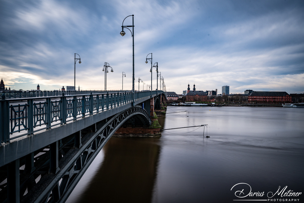 Die Theodor-Heuss-Brücke in Mainz | Fotografien, Fotos und Bilder aus Mainz, Frankfurt, Wiesbaden und anderen Orten auf der Welt - Fotografiert von Darius Metzner