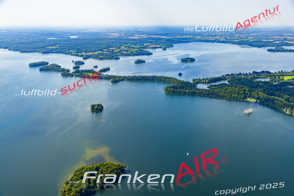 Stadt Plön von Oben- Die Luftaufnahme wurde 2025 vom UL-Flugzeug heraus erstellt ( keine Drohnenaufnahme ) - Hochauflösende Luftaufnahme - für Wandbilder und großformatige Ausdrucke geeignet. Das besondere Geschenk!Hier alle&nbsp;Infos zur Lizenzierung der LuftaufnahmeWir fliegen auch dieses Jahr wieder in Ihre Region um Luftbilder zu erstellen.- Luftbild anfragen
