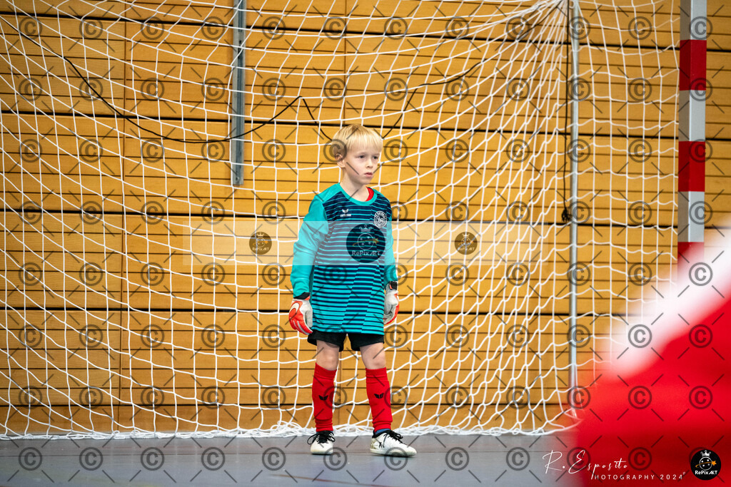 20241124_FCR-Hallenturnier-F2_1_024 | Sport und Naturfotografie von Roberto Esposito zeigt echte Momente Bewegung und die Schönheit der Natur. Ausdrucksstarke Bilder schaffen Emotionen.