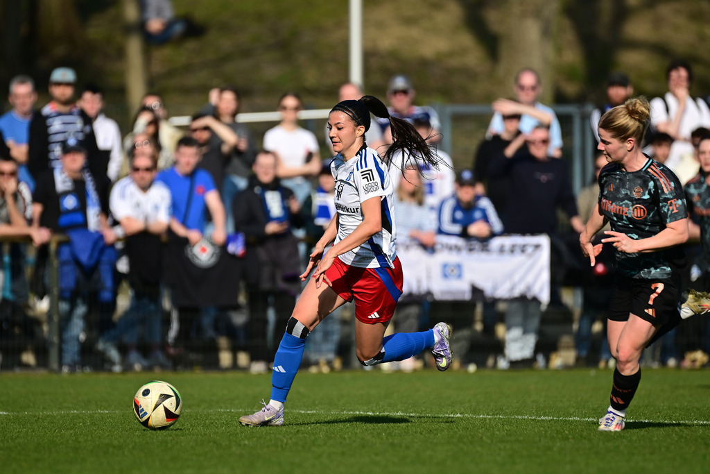 Fußball I Frauen I Saison 2024-2025 I 2. Bundesliga I 17. Spieltag I Hamburger SV - FC Bayern München II | Vildan Kardesler (7, Hamburger SV) - Realisiert mit Pictrs.com