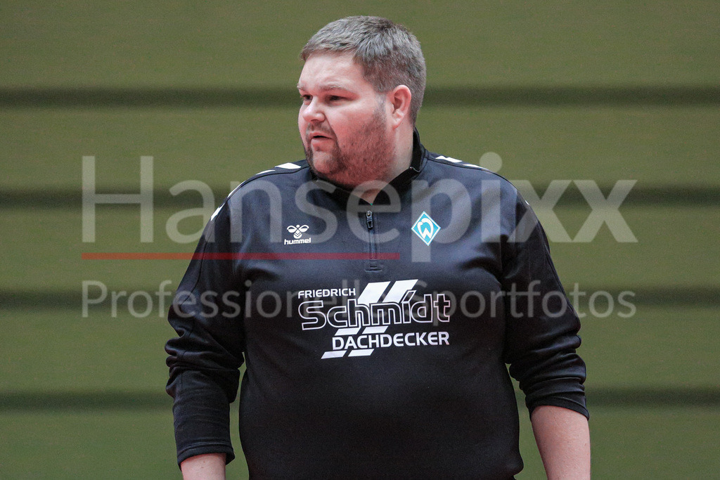 Handball, 2. Bundesliga Frauen, Training SV Werder Bremen | v.li.: Timm Dietrich (Trainer, Cheftrainer, SV Werder Bremen) Portrait, Nahaufnahme, Einzelfoto, Einzelbild