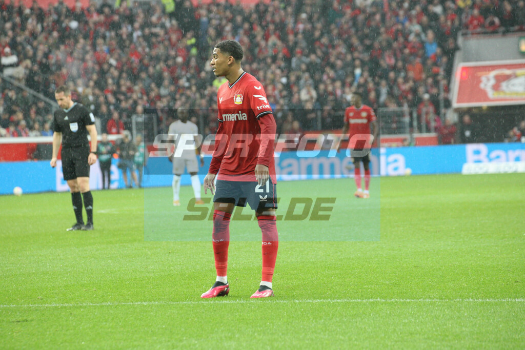 Bayer 04 Leverkusen - FC Bayern München | Amine Adli - © Sportfoto-Sale (MK) - Realisiert mit Pictrs.com