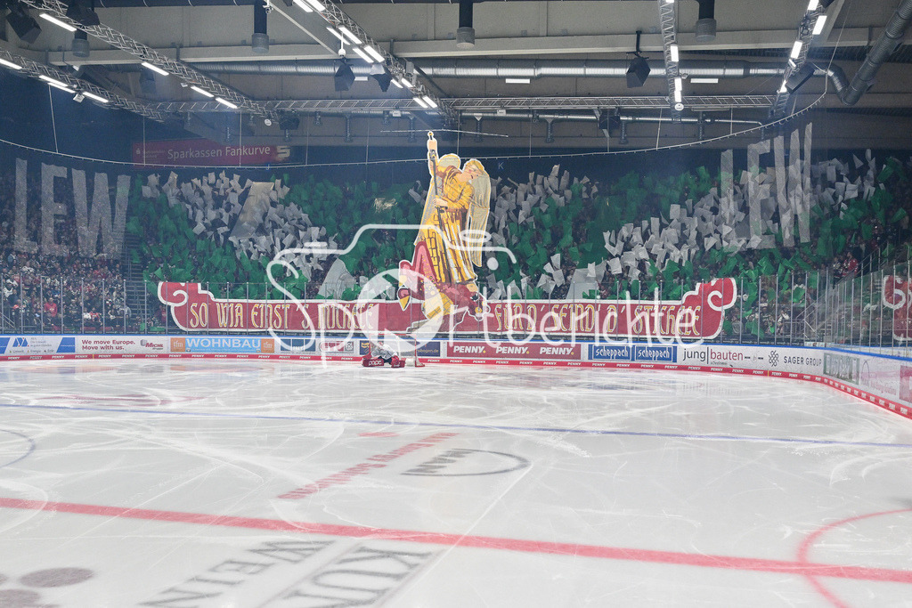 Augsburger Panther - Kölner Haie | Die Fans der Augsburger Panther haben eine Choreo vorbereitet / Ultras / Fans / Zuschauer / Symbolbild / Choreographie / DEL: Augsburger Panther - Kölner Haie, Curt Frenzel Stadion am 29.09.2024