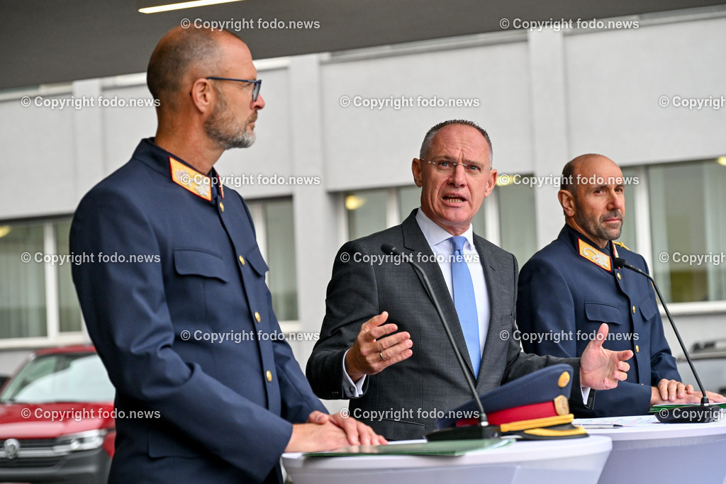Landespolizeidirektion Ooe_ Pressekonferenz Sicherheitsbudget 2024_ 24.10.2023-23 | 24.10.2023, Landespolizeidirektion Oberoesterreich, AUT, Pressekonferenz Sicherheitsbudget 2024, im Bild Andreas Pilsl (Landespolizeidirektor Ooe), BM Gerhard Karner (VP, Inneres), Franz Ruf (Generaldirektor für die oeffentliche Sicherheit)