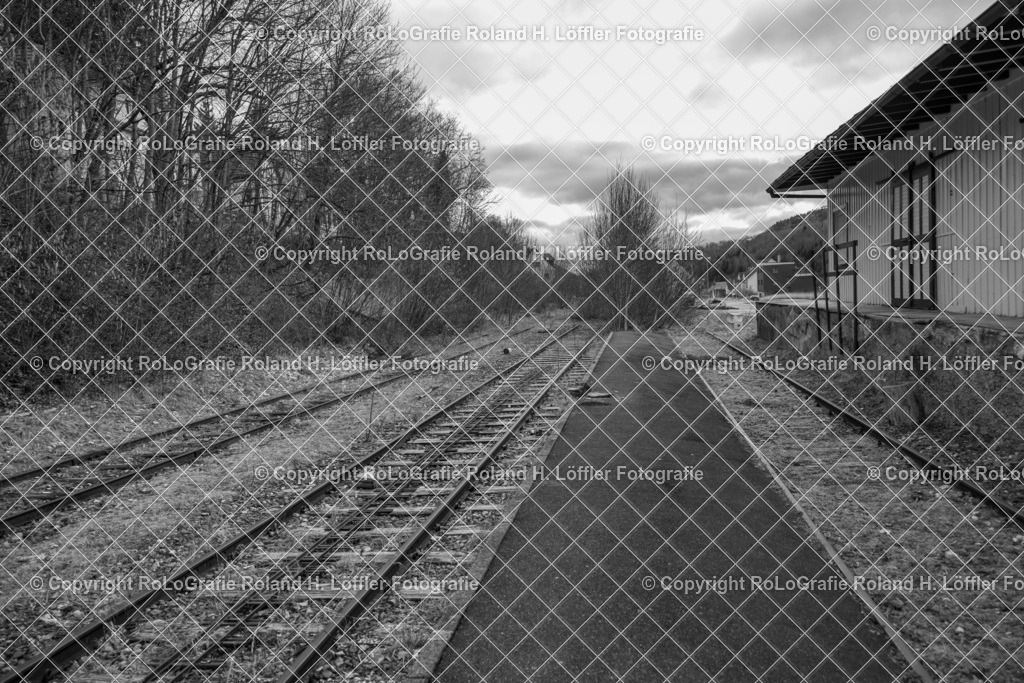 Eisenbahnnostalgie_02 | Unbenutzte Gleise am Bahnhof - Realisiert mit Pictrs.com