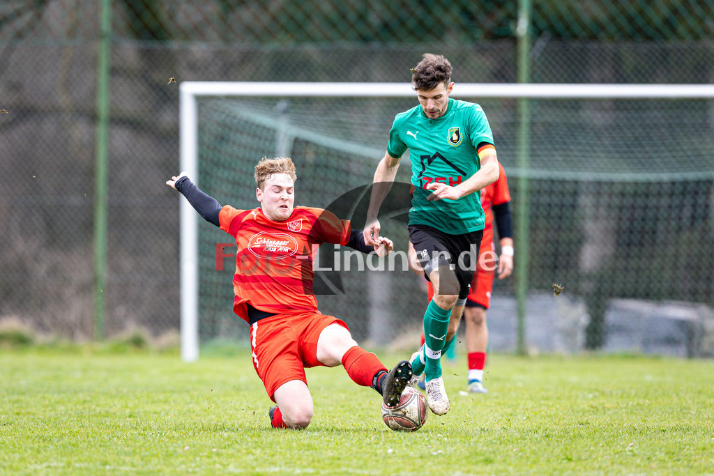 SV Wessobrunn-Haid gegen TSV Steingaden | Fußball A-Klasse Herren Oberbayern Zugspitze Gruppe 8 2024/25, SV Wessobrunn-Haid gegen TSV Steingaden, 20250330,Zweikampf,2025-03-30 in Wessobrunn (Sportplatz Wessobrunn), Tobias ORGEL (SV Wessobrunn-Haid Kapitän 12), Niklas DOSER (TSV Steingaden 9)Copyright: WolfgangxLindner www.foto-lindner.de