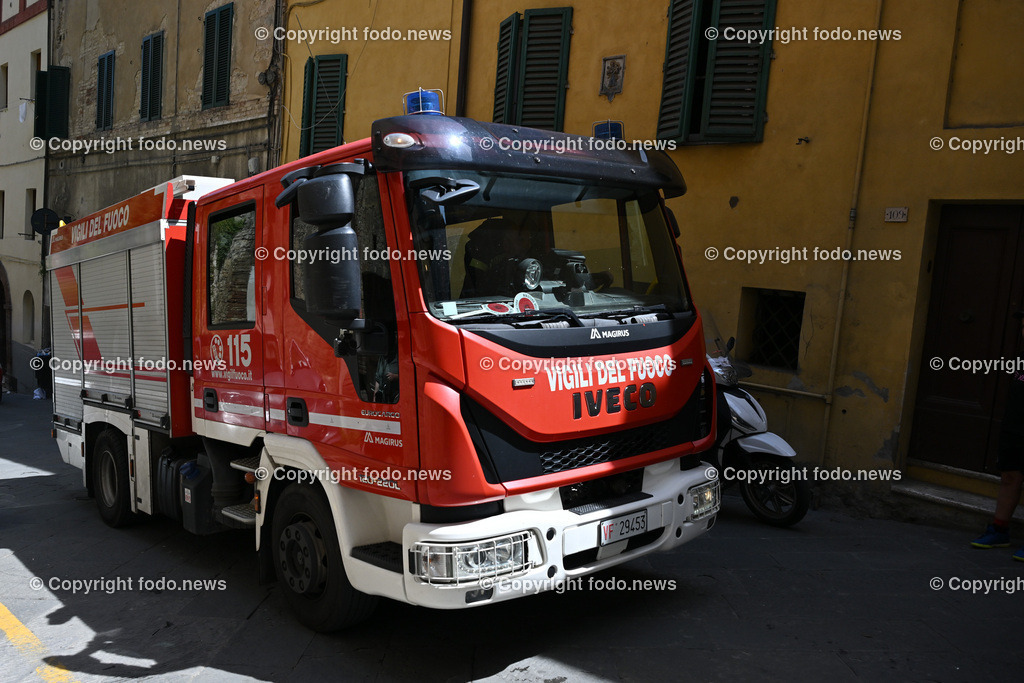 Italien_ Toscana_ Siena_ 27.05.2024-17 | 27.05.2024, Italien, ITA, Toskana, Siena im Bild Stadtansichten, Gebäude, Architektur, Touristen, Historisch, Souvenier, Piazza Del Campo, Dom von Siena


Siena ist Hauptstadt der Provinz Siena und gilt als eine der schönsten Städte der Toskana und Italiens. Die historische Altstadt gehört seit 1995 zum UNESCO-Welterbe. 

