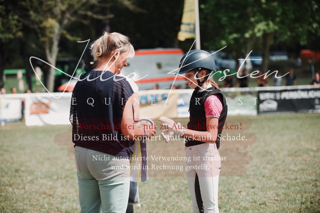 DSC_5886 | Pferde- und Turnierfotografie in Westsachsen. Pferdeportraits, Auftragszeichnungen und intuitive Kunst.