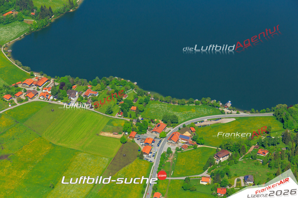 Die Luftaufnahme Fischhausen - Schliersee wurde vom UL-Flugzeug (keine Drohne) aus fotografiert.Hohe Druck- Auflösung-die Geschenkidee!