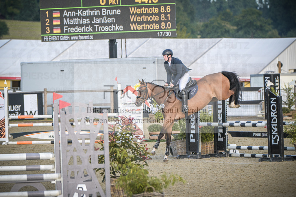 DOS_8254 | Entdecke hochwertige Reitturnierfotos von Foto Oger. Professionell, emotional und authentisch – jetzt Lieblingsmomente im Shop bestellen.Deutschlandweite Turnierfotografie. - Realisiert mit Pictrs.com