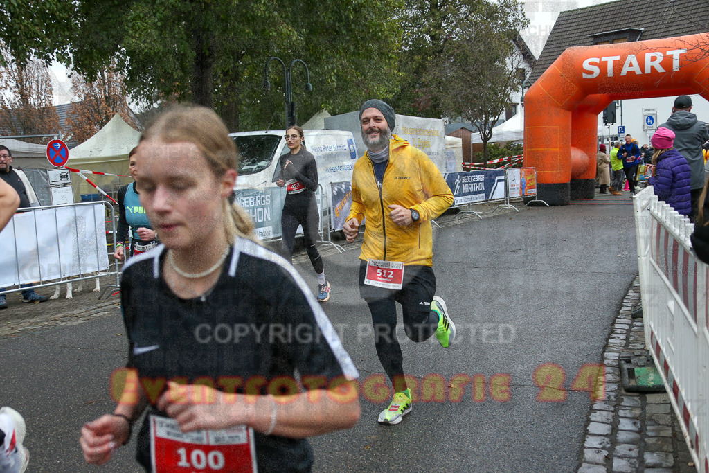 251130_1142_EX1_8382 | Sportfotografie im Rhein-Sieg Kreis, Köln, Bonn, NRW, Rheinland Pfalz, Hessen, etc. Unser Tätigkeitsfeld umfasst den Laufsport vom Volkslauf über den Marathon, Duathlon, Triathon bis zum Ultralauf wie Kölnpfad Ultra oder Schindertrail.