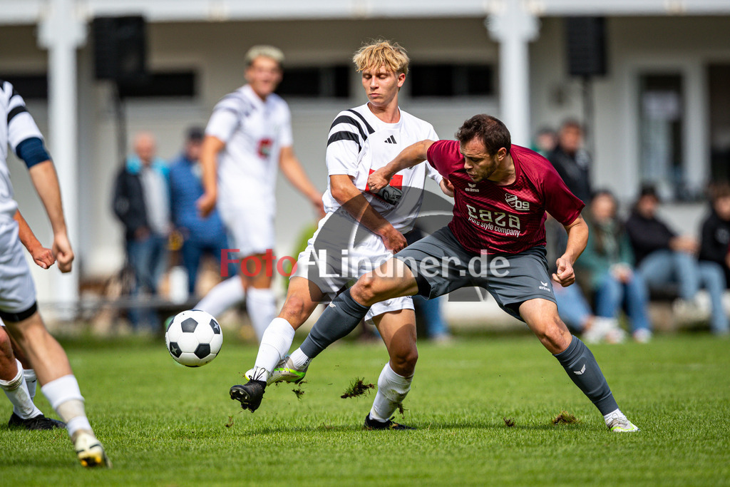 SV Polling II gegen SG Söcking/Starnberg | Fußball A-Klasse Herren Oberbayern Zugspitze Gruppe 5 7. Spieltag, SV Polling II gegen SG Söcking/Starnberg, 20240915,Duell zwischen Mujo Causevic (SG Söcking/Starnberg 6) und Lukas Fendt (SV Polling II 15),2024-09-15 in Polling (Sportplatz Polling), Mujo Causevic (SG Söcking/Starnberg 6), Lukas Fendt (SV Polling II 15)Copyright: WolfgangxLindner www.foto-lindner.de / shop.foto-lindner.de