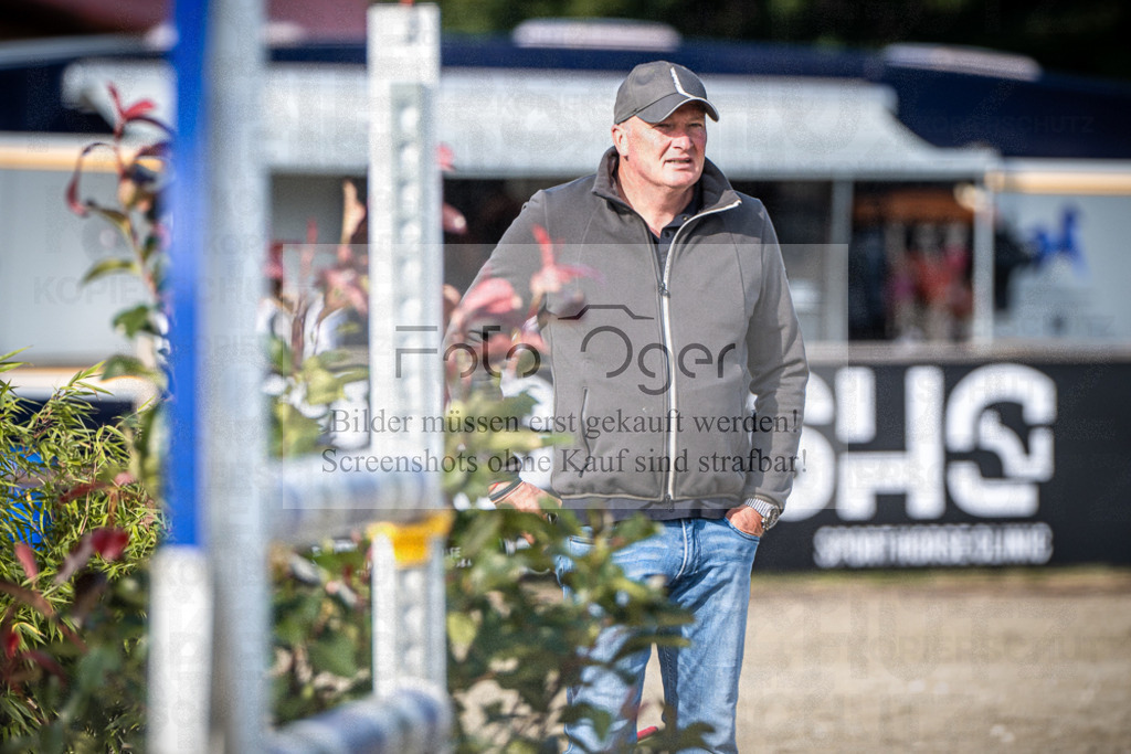 DOS_5530 | Entdecke hochwertige Reitturnierfotos von Foto Oger. Professionell, emotional und authentisch – jetzt Lieblingsmomente im Shop bestellen.Deutschlandweite Turnierfotografie. - Realisiert mit Pictrs.com