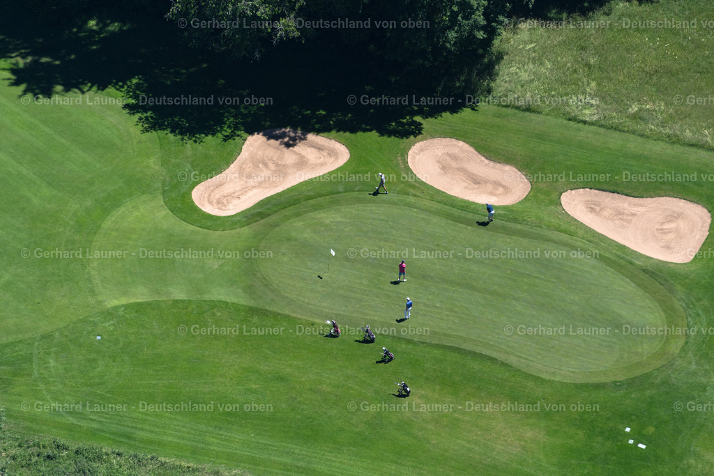4031357 | Golfspieler auf dem Gelände des Golfplatz des " Golf-Club Feldafing e.V. " in Feldafing am Bodensee im Bundesland Bayern, Deutschland. Weiterführende Informationen bei: Golf-Club Feldafing e.V.. // Grounds of the Golf course at " Golf-Club Feldafing e.V. " in Feldafing at Bodensee in the state Bavaria, Germany. Further information at: Golf-Club Feldafing e.V.. Foto: Gerhard Launer