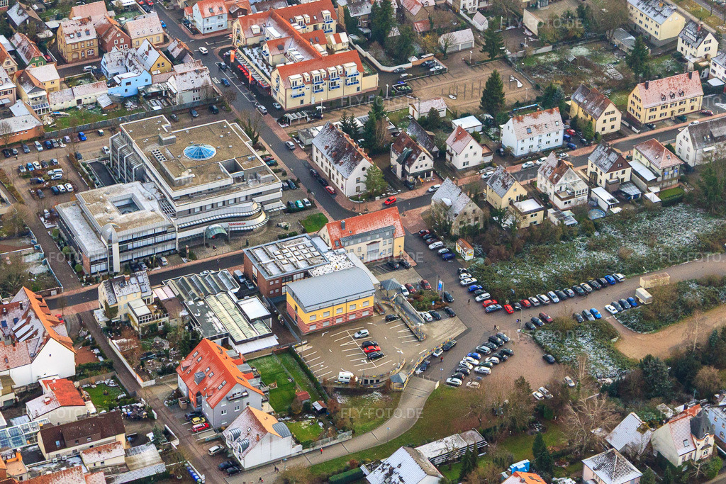 Luftbild: VG-Verwaltung, Sparkasse in Kandel im Bundesland Rheinland-Pfalz in Deutschland. Foto: IMG_35677.jpg vom 27.11.2010 durch Werner Riehm/FLY-FOTO.de