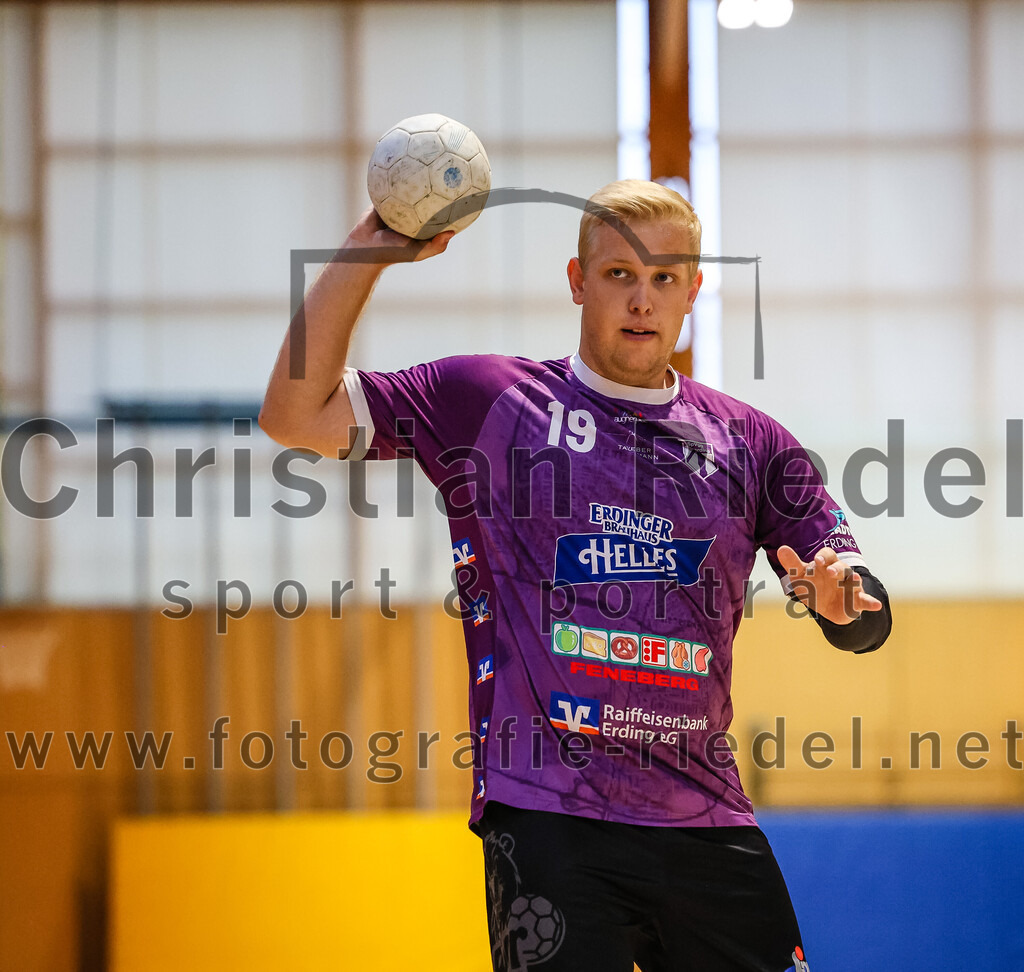2024-10-20_044_SpVgg_Altenerding_II_gegen_TSV_Taufkirchen-Vils | Erding, Deutschland, 20.10.2024:Handball, Bezirksliga Männer Ost 2024 / 2025, 3. Spieltag, SpVgg Altenerding II gegen TSV Taufkirchen/Vils, Endergebnis: 15:20Jakob Obermair (SpVgg Altenerding, #19)Foto: Christian Riedel / fotografie-riedel.net