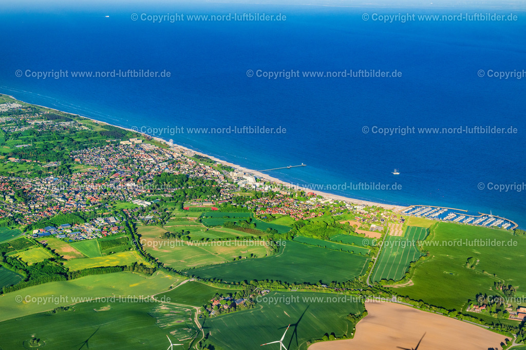 Grömitz_ELS_1901150524 | GRöMITZ 15.05.2024 Stadtgebiet mit Außenbezirken und Innenstadtbereich in Grömitz im Bundesland Schleswig-Holstein, Deutschland. // City area with outside districts and inner city area in Groemitz in the state Schleswig-Holstein, Germany. Foto: Martin Elsen