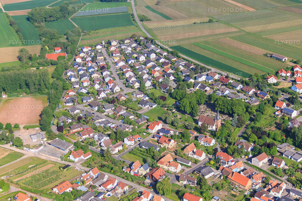 Hutbrunnenstr | Luftbild: Hutbrunnenstr in Insheim im Bundesland Rheinland-Pfalz in Deutschland. Foto: IMG_27099.jpg vom 23.05.2010 durch Werner Riehm/FLY-FOTO.de - Realisiert mit Pictrs.com