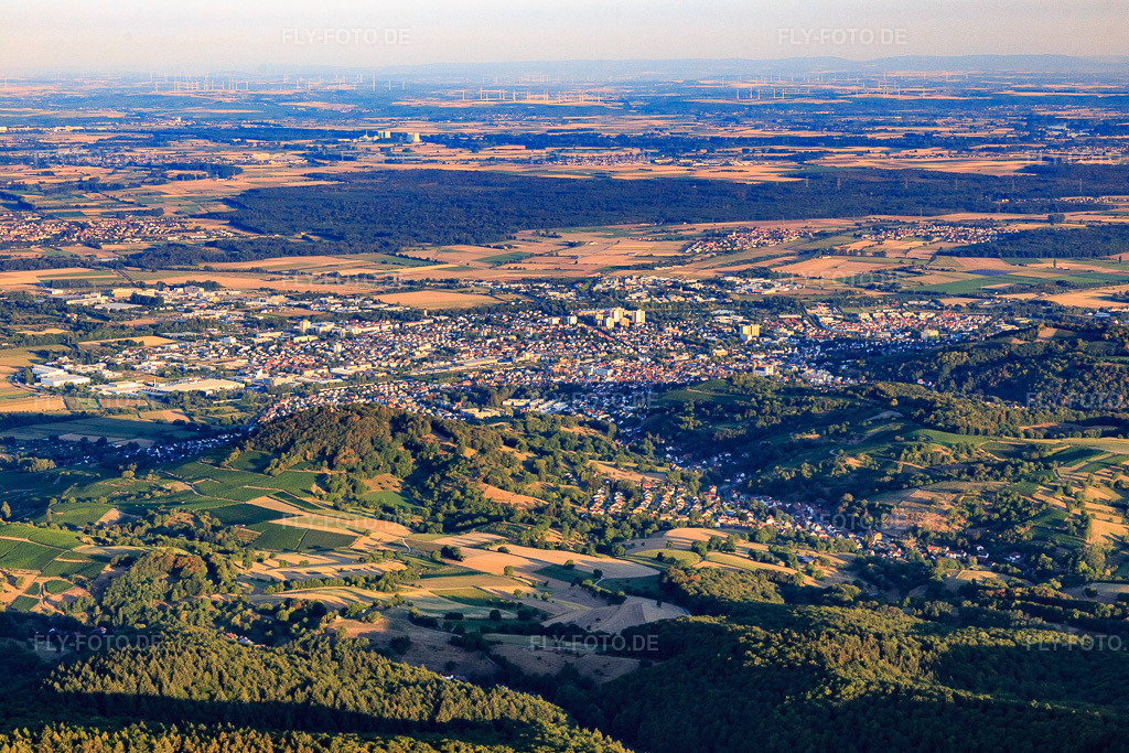 Luftbild: Stadtansicht an der Bergstraße aus Osten in Bensheim im Bundesland Hessen in Deutschland. Foto: IMG_109448.jpg vom 31.07.2018 durch Werner Riehm/FLY-FOTO.de