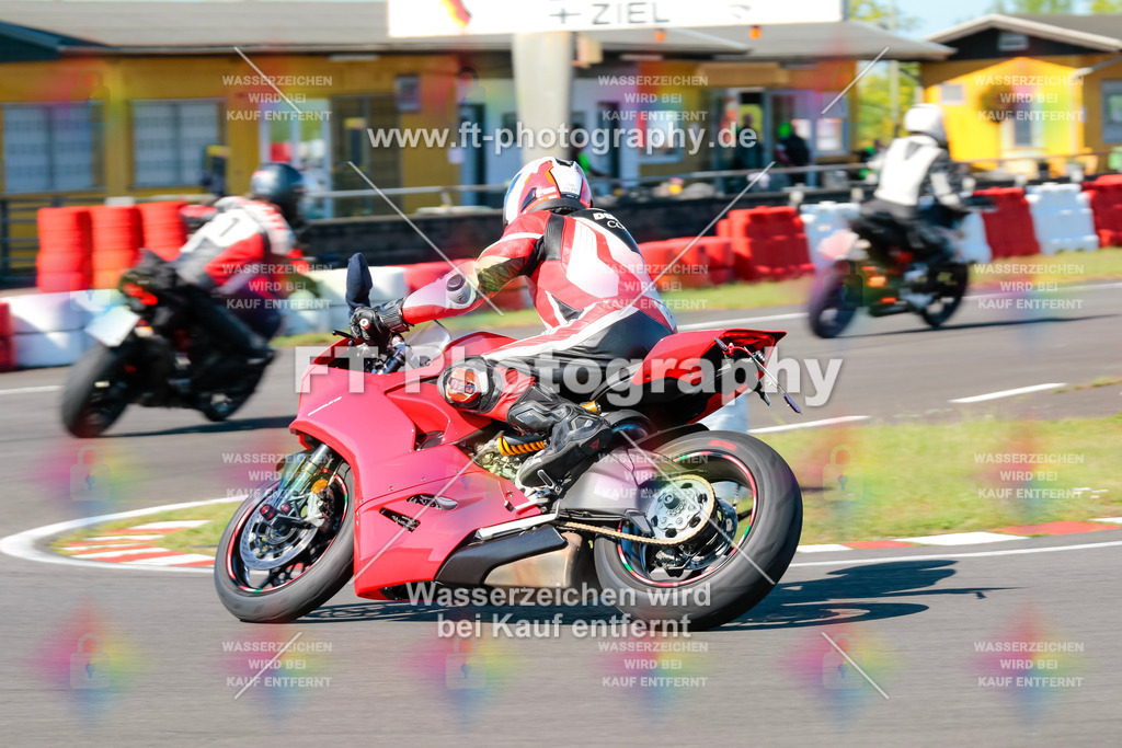 Moto-TeamOBK-21507 | Hier findet Ihr Bilder von Touristenfahrten auf der Nürburgring Nordschleife oder von anderen Veranstaltungen die ich besucht habe. Viel Spass beim Durch Schauen 