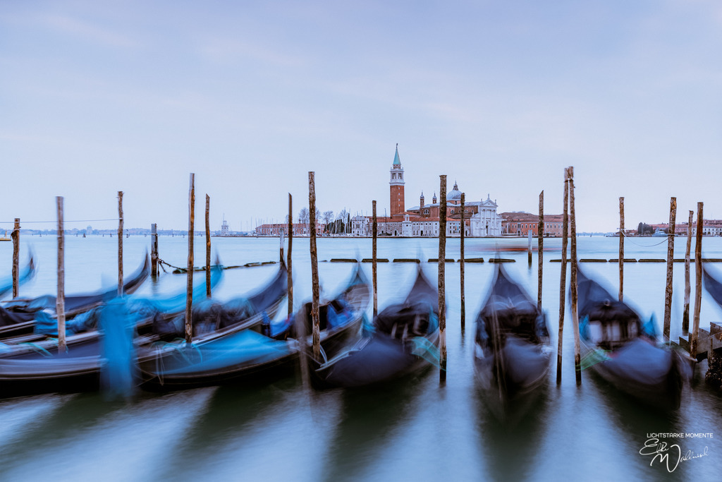 20220311-061306 ITALIEN-Venedig_121-1 Kopie | Herzlich willkommen auf meiner Seite! Ich bin Elke Wallnisch, Deine Fotografin für lichtstarke Momente. Der Name steht für alles, was mich mit der Fotografie verbindet: Das Licht und seine machtvolle Wirkung auf eine Situation oder unsere Stimmung - Realisiert mit Pictrs.com