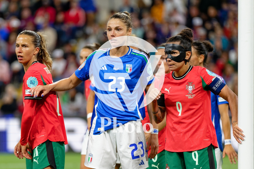 Portugal v Italy - UEFA Women's EURO 2025 Group B | GENEVA, SWITZERLAND - JULY 7:  Tatiana Pinto of Portugal  (L) and Ana Borges of Portugal (R) under pressure from Cecilia Salvai of Italy (C) during the UEFA Women's EURO 2025 Group B match between Portugal and Italy at Stade de Geneve on July 7, 2025 in Geneva, Switzerland. (Photo by Giuseppe Velletri/Sports Press Photo/Getty Images)