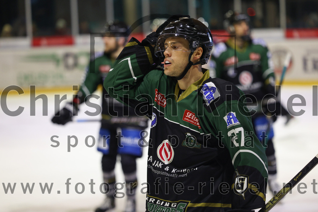 2023-01-22_114_Eishockey_TSV_Erding_gegen_ESC_Dorfen | Erding, Deutschland, 22.01.2023:
Eishockey, Bayernliga 2022 / 2023, 29. Spieltag, TSV Erding gegen ESC Dorfen, Endergebnis: 6:2

Mark Waldhausen (Erding Gladiators, #27)

Foto: Christian Riedel / fotografie-riedel.net