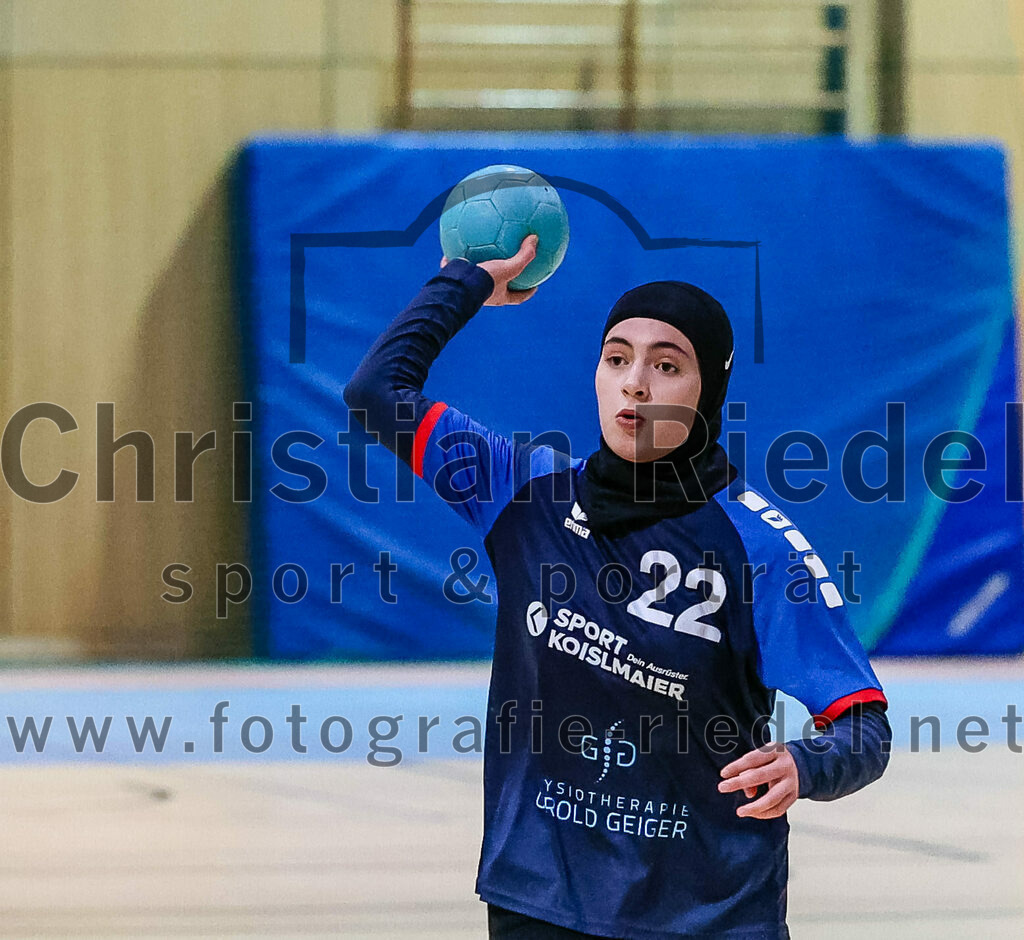 2023-12-09_069_SpVgg_Altenerding_gegen_HSG_Freising-Neufahrn | Erding, Deutschland, 09.12.2023:
Handball, Bezirksoberliga Frauen Altbayern 2023 / 2024, 9. Spieltag, SpVgg Altenerding gegen HSG Freising-Neufahrn, Endergebnis: 29:28

Eduarta Krasnigi (HSG Freising-Neufahrn, #22)

Foto: Christian Riedel / fotografie-riedel.net