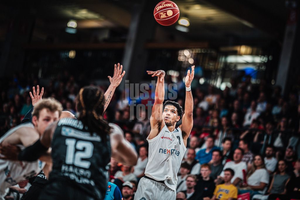 Basketball | Männer | Saison 2023/2024 | easyCredit Basketball Bundesliga | 31. Spieltag | Veolia Towers Hamburg vs. HAKRO Merlins Crailsheim | 30.04.2024 | Mark Hughes (#3, Veolia Towers Hamburg)
