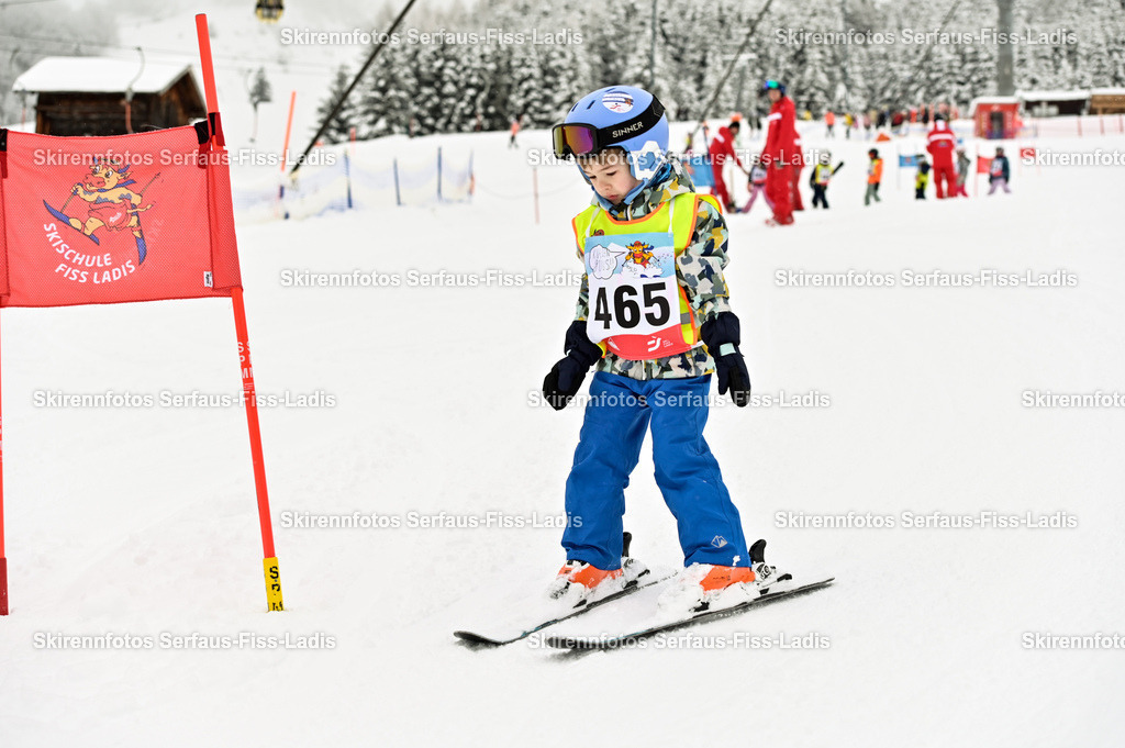 SRF_20.02.2026_0301 | Skirennfotos,Serfaus,Fiss,Ladis,Kinderskirennen,Winter,Tirol,Oberland,skirace,SFL,feelfree,weil wir's genießen,ski,Ski,skifahren,Sonnenplateau, - Realisiert mit Pictrs.com