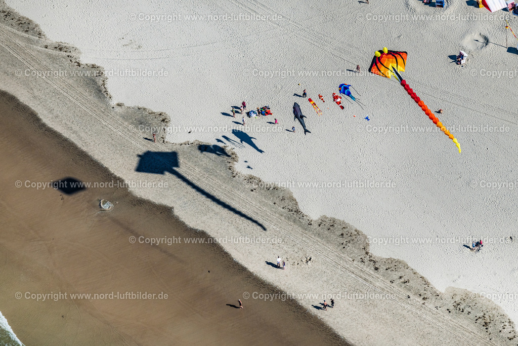 Langeoog_Strand_Drachen_ELS_8348050923 | LANGEOOG 05.09.2023 Drachenfest auf der Ostfriesischen Insel Langeoog im Bundesland Niedersachsen, Deutschland. // Kite festival on the East Frisian island of Langeoog in the state of Lower Saxony, Germany. Foto: Martin Elsen