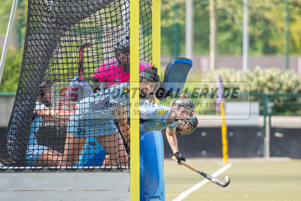 HK_20240413_100322 | 1. Bundesliga Hockey Damen Düsseldorfer HC - Zehlendorfer Wespen am 13.4.2024 DHC, Düsseldorf , Mia Montag ( Zehlendorfer Wespen #23 ) , Nora Rabe Torfrau ( Zehlendorfer Wespen #21 )