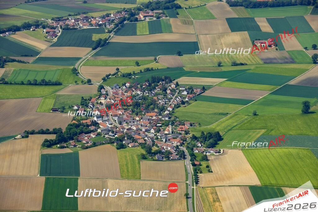 Das Luftbild zeigt Aulzhausen Affing - Die Luftaufnahme wurde 2023 vom UL-Flugzeug aus erstellt ( keine Drohne ) - Hochauflösende Luftaufnahme - Für grossformatige Ausdrucke geeignet. Die Geschenkidee !Mit Lizenz und Bildrechte bestellbar