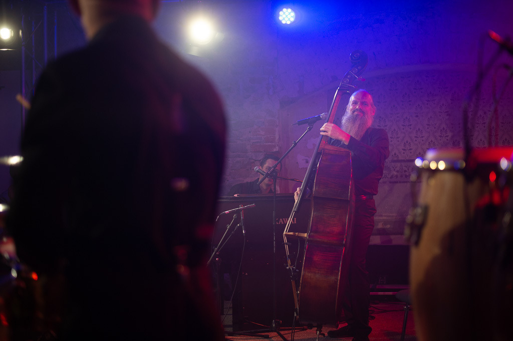 Tango meets Cuba | Tango meets Cuba mit den Klazz Brothers & Cuba Percussion im Forte Belvedere Leisnig zum Festival Hallo Leisnig 2022. - Realisiert mit Pictrs.com