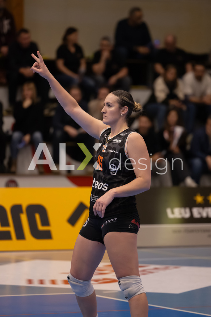 Volleyball I Frauen I Saison 2025-2026 I Volleyball NLA | Women I Round 16 I VC Kanti Schaffhausen - Viteos NUC I 31.01.2026 | 16 Scambray Tia (US) (Viteos NUC) – Außenangriff - Realisiert mit Pictrs.com